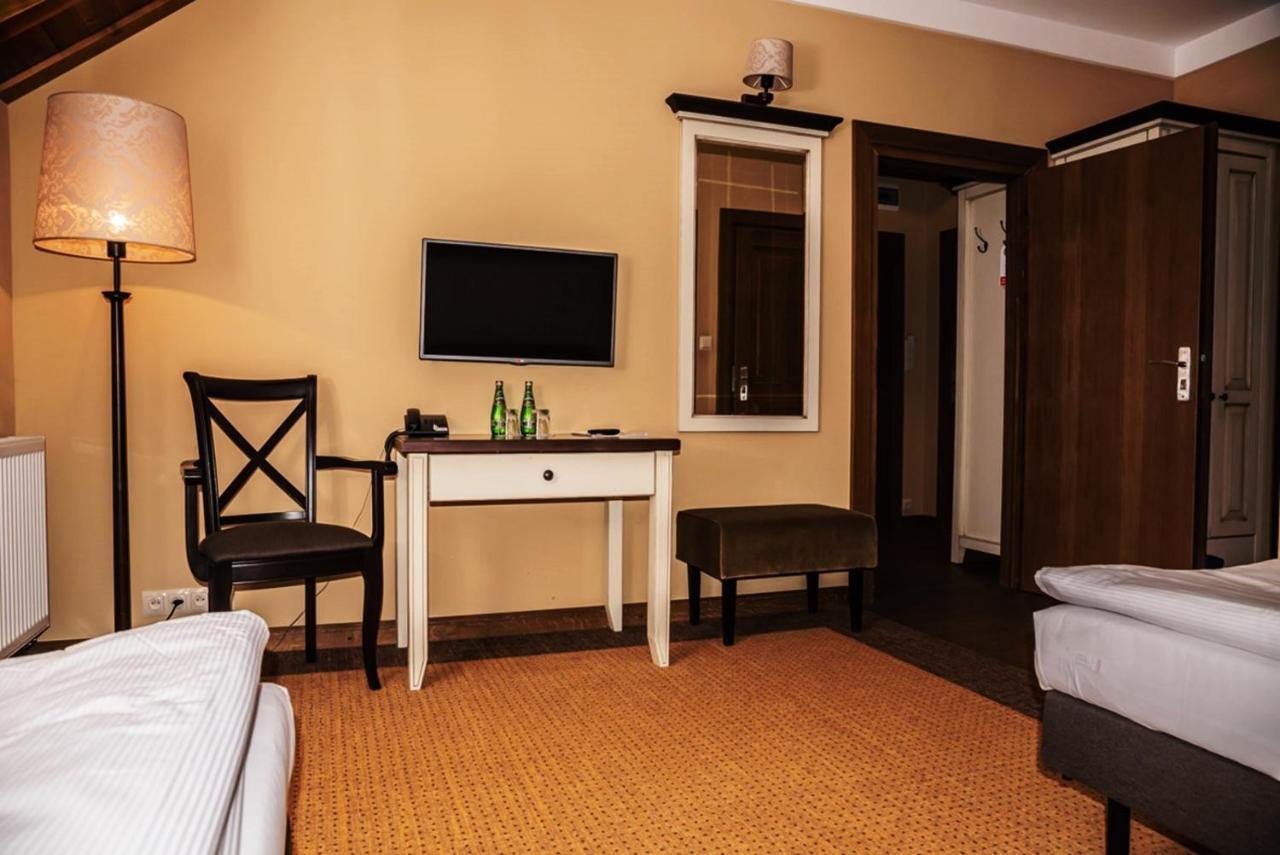 Folwark Lekuk Hotel Lekuk Maly Ngoại thất bức ảnh