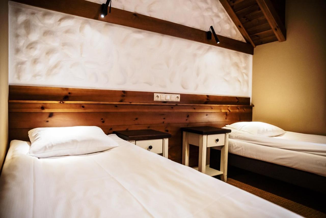 Folwark Lekuk Hotel Lekuk Maly Ngoại thất bức ảnh
