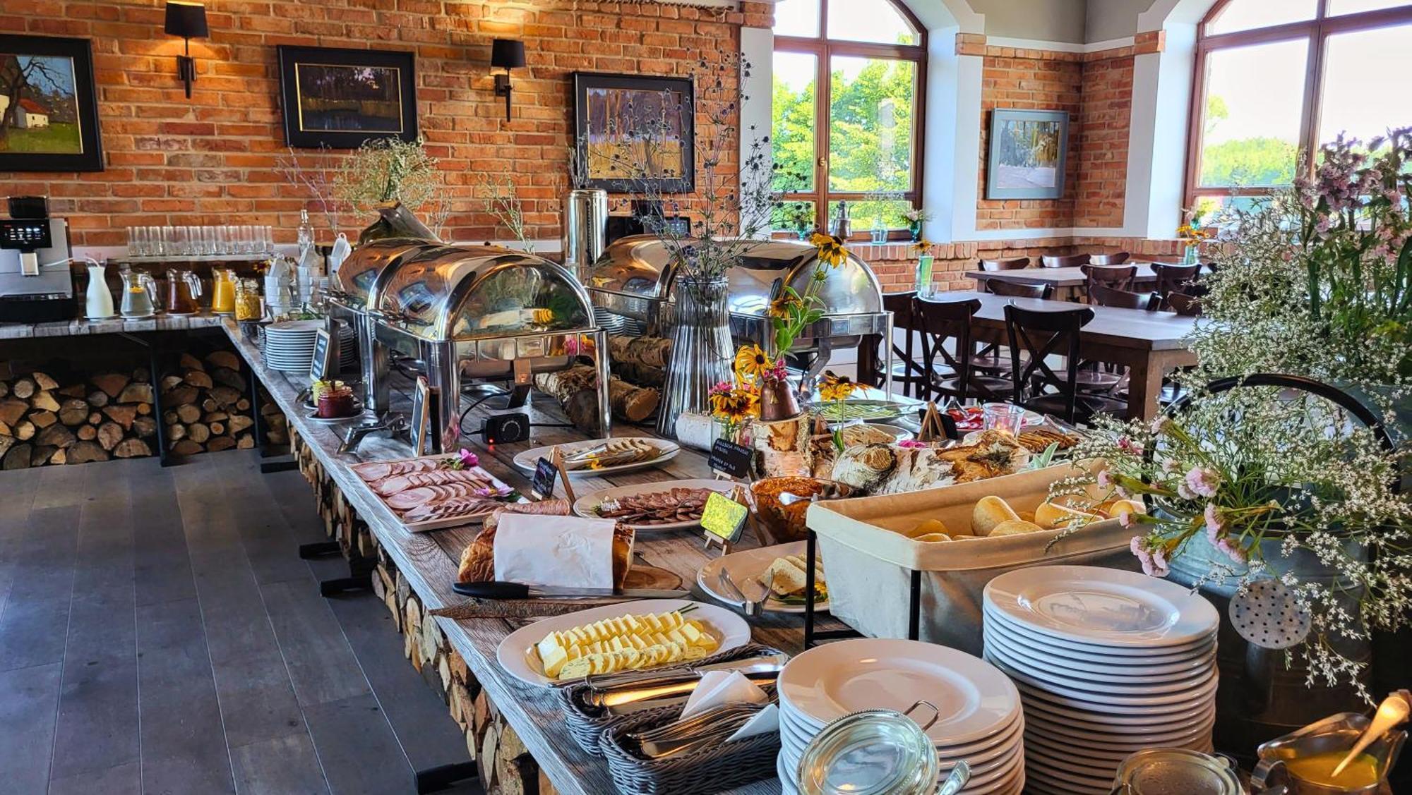 Folwark Lekuk Hotel Lekuk Maly Ngoại thất bức ảnh
