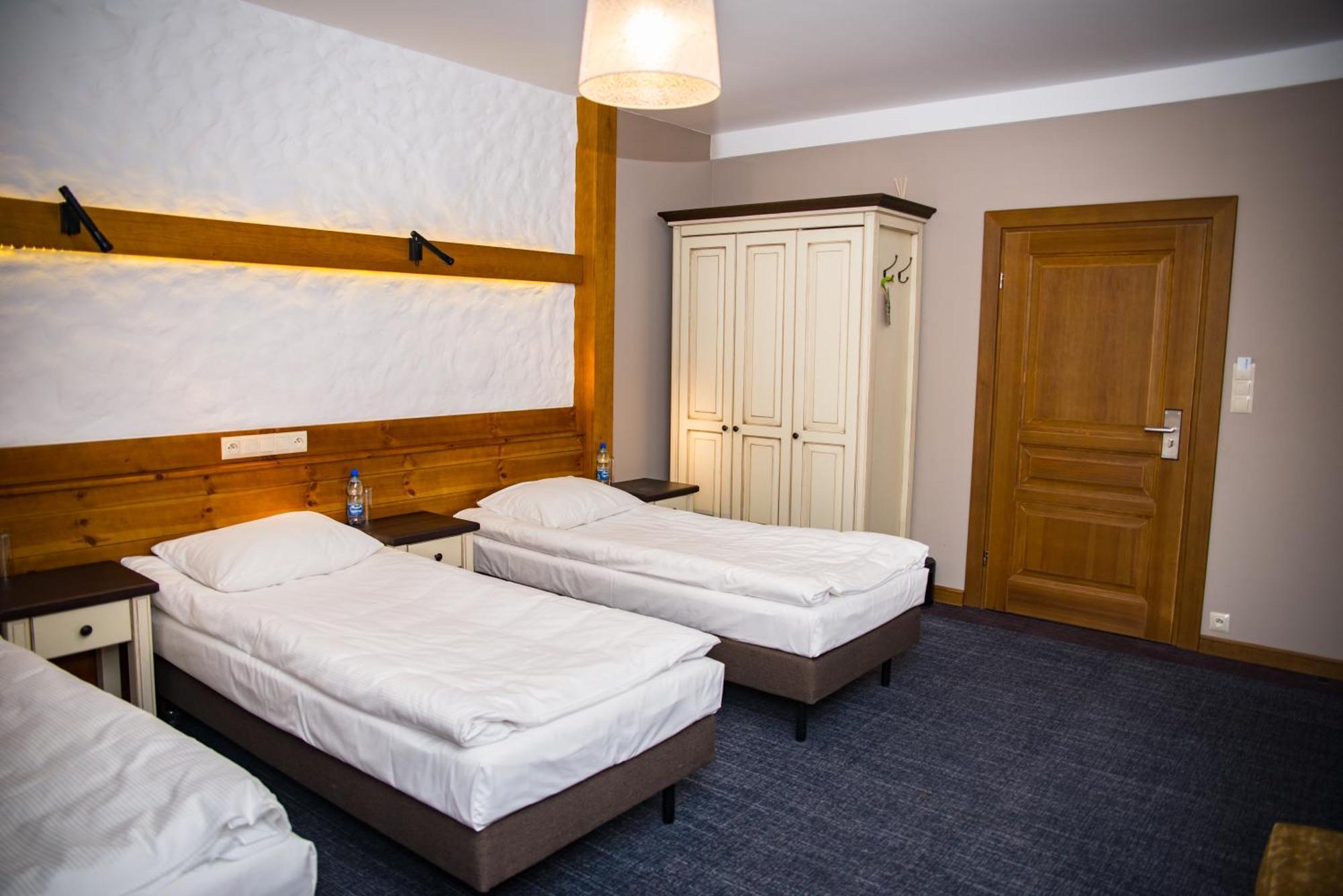 Folwark Lekuk Hotel Lekuk Maly Ngoại thất bức ảnh